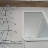 اینه و چوب لباسی