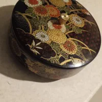 شکلات خوری ،آجیل خوری با قدمت ۴۰ساله.سالم