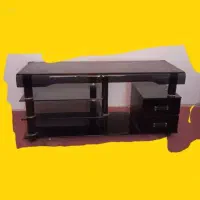 میز تلویزیون شیشه ای