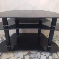 میز تلویزیون شیشه‌ای