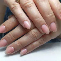 تخفیف ویژه کاشت ناخن  ۳۰۰