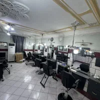 صندلی و آینه آرایشگری