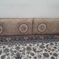 فرش و پشتی