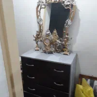 باسلام یک دست مبل ۷نفر یک میز تحریر اینه وکنسول