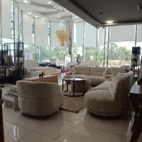 کارگر حرفه ای فروشگاه مبلمان