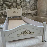 دو عدد تختخواب چوبی تکنفره با کفی زیر تخت