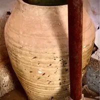 خمره قدیمی|کلکسیون اشیاء عتیقه|یزد, |دیوار