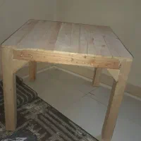 میز چوبی برای کُرسی