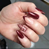 کاشت ناخن فقط ۴۰۰به همراه ژلیش پا رایگان