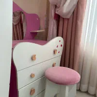 دراور همراه اینه و صندلی