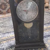 ساعت دیواری تمیز سالم