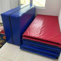 ۸ عدد تشک ۲×۱ ۷سانتی متر و پیش تخته و استپ ورزشی