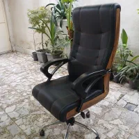 صندلی اداری مدیریتی چرخ دار در حد نو