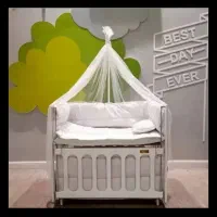 تخت کنار مادر گهواره ای نوزادی