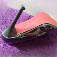 کفش طرح لوبوتین