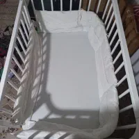 تخت نوزاد کنار تخت مادر در حد نو