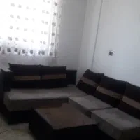 راحتی ۵نفره با میز جلو مبلی ودوتا میز گوشه