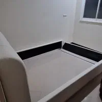 تخت خواب ۲ نفره به همراه ۲عدد پاتختی نو