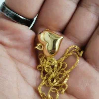 یک عدد دستبند و گردن‌بند طلا دست دوم در حد نو