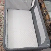 تخت کنار مادر
