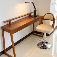 میز مطالعه چوب گردو تمیز و کم‌کارکرد