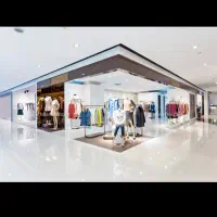 مدیر و صندوقدار فروشگاه