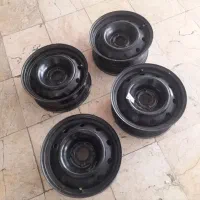 ۴ عدد رینگ ۱۵  و ۴ عدد لاستیک و ۴ عدد قالپاق