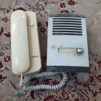 آیفون در حیاط