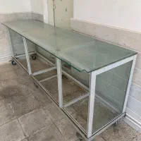 ویترین شیشه ای