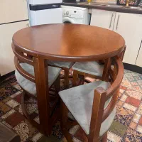 میز‌ناهار خوری چهر نفر کم جا