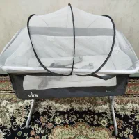 تخت کنار مادر گهواره کنار مادر
