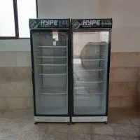وسایل مغازه یخچال و ۲ عدد ویترین و استند جا پفک