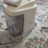 یک عدد اب میوه گیری و یک عدد چای ساز و غیره...