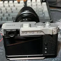 دوربین Fujifilm X-E4 + لنز کیت 18-55