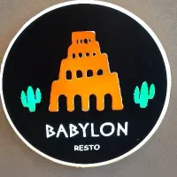 آشپز و قلیان زن