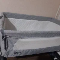 تخت کنار مادر