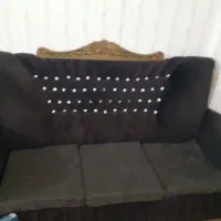 یک دست مبل ۷نفره یک میز غذا خوری ویک پرده