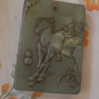 سنگ یشم پشت چینی نوشته شده