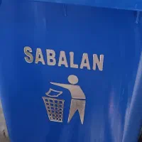 دو عدد سطل زباله