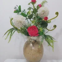 گل وگلدان
