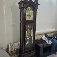 ساعت چوبی و بوفه برنج و شیشه