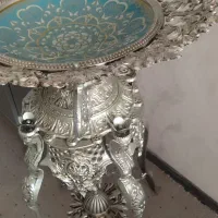 میوه خوری کنار سالنی