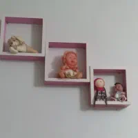 پیراهن دخترانه و تعدادی عروسک