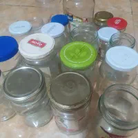 تعدادی شیشه مناسب مربا