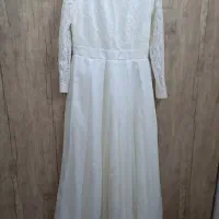 یک دست لباس مجلسی سفید همراه با کفش سفید ست