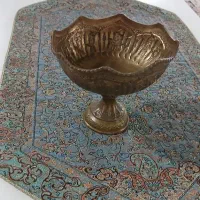 ظرف دکوری و پذیرایی برنجی (طرح قلم‌زنی)