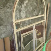 پنجره حلالی تمیزبدونه پوسیدگی ۳عدوعددباشیشه