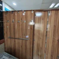 مقداری وسایل به فروش می‌رسد