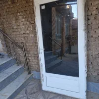 درب pvc  دست دوم تمیز با کلاف فلزی 213*108 سانت