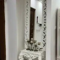 ایینه کنسول و ساعت ایستاده